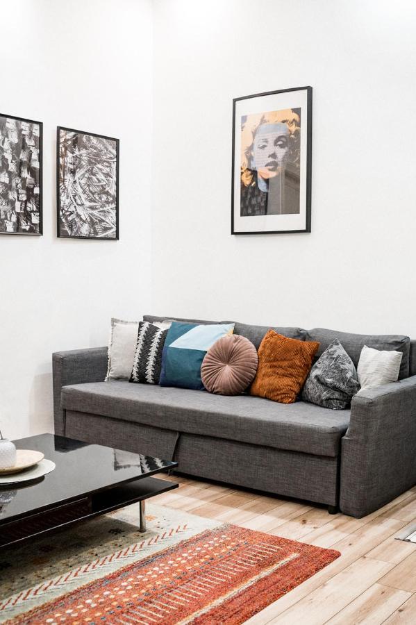 Stylish And Spacious ! Central Location Kazincy Netflix Budapest Ngoại thất bức ảnh