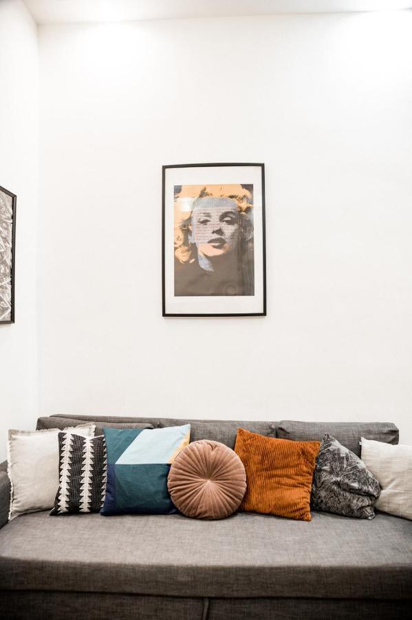 Stylish And Spacious ! Central Location Kazincy Netflix Budapest Ngoại thất bức ảnh